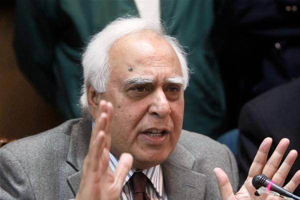 1555516075 kapil sibal