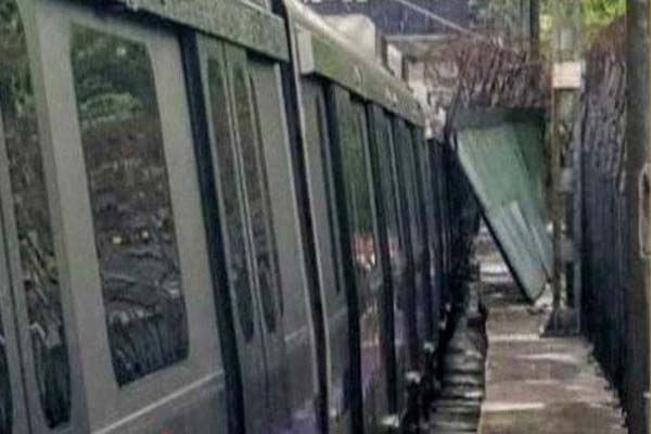 1555516605 metro600
