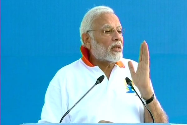 1555517580 yoga day modi