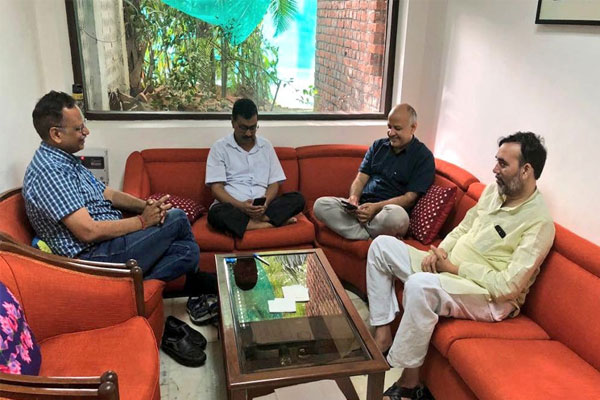 1555517712 kejriwal strike