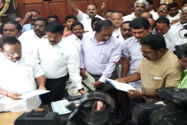 1555519784 dhinakaran