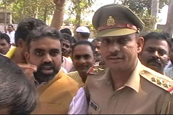 1555519847 up police