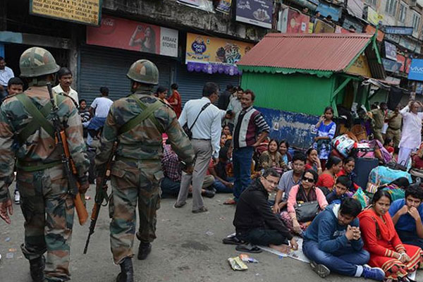 1555520379 darjling violence2