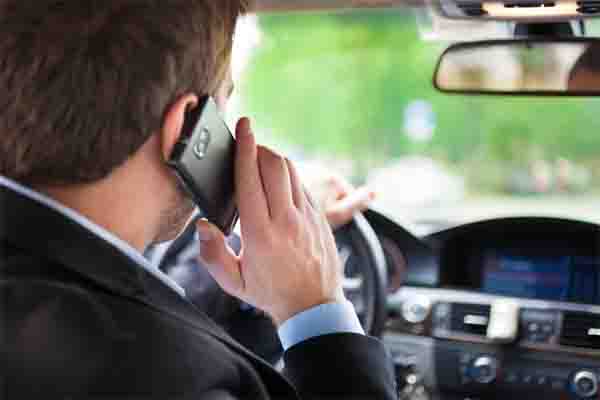 1555520672 driveing use phone