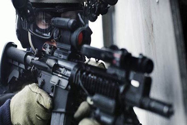 1555521048 commando