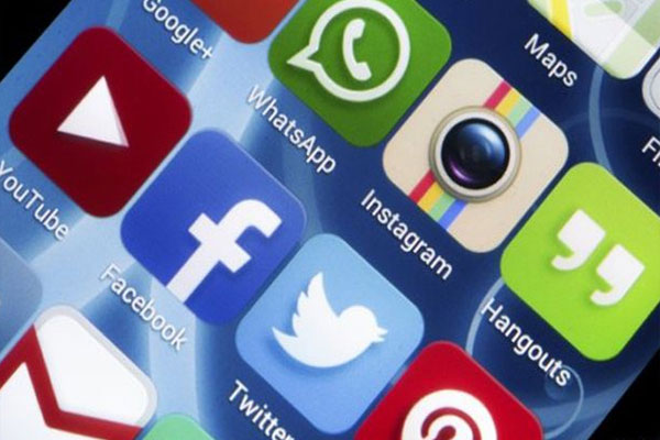 1555521182 social media