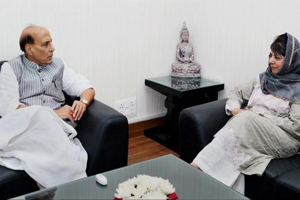 1555521288 rajnath with mehbuba mufti