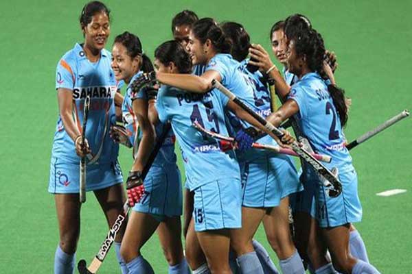1555521820 hocky women team