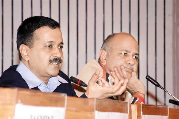 1555521863 kejri sisodiya