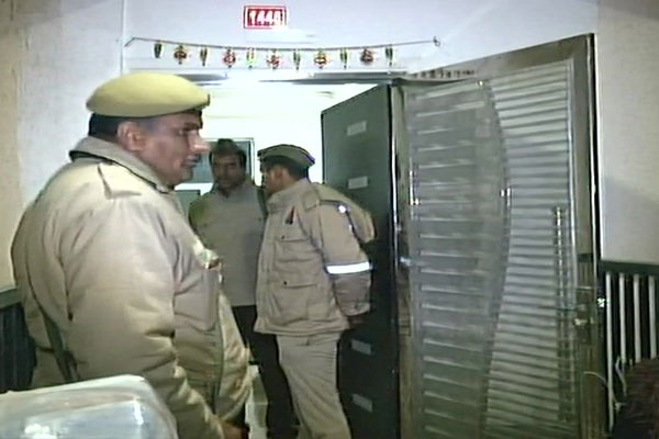 1555521938 noida double murder