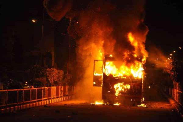1555735323 bus fire