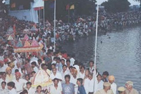 1555735423 doll talab aarti