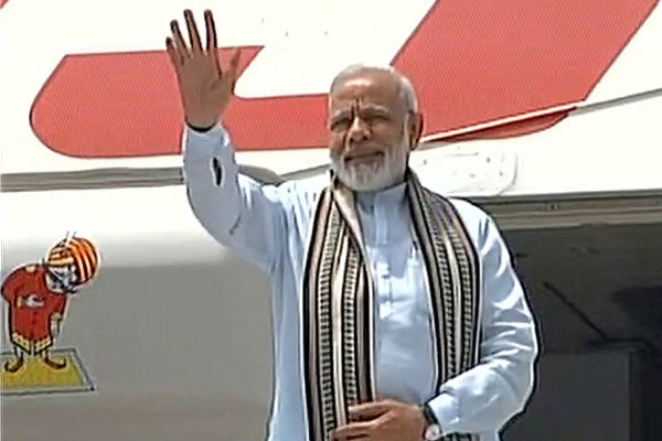 1555735436 modi6008