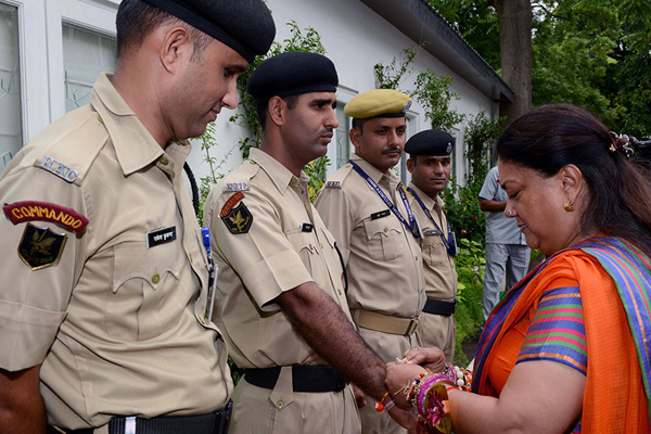 1555735564 raje rakhi