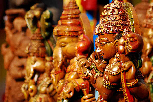 1555735742 god statues