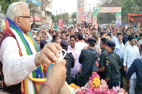 1555736365 road show cm