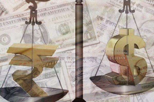 1555748338 rupee down dollar up