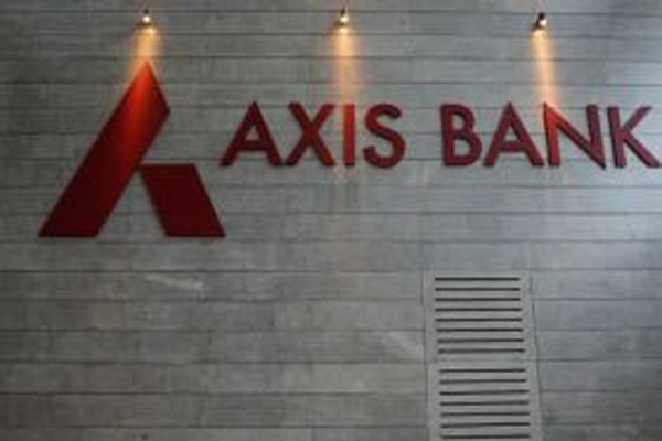 1555748617 axis bank robbery