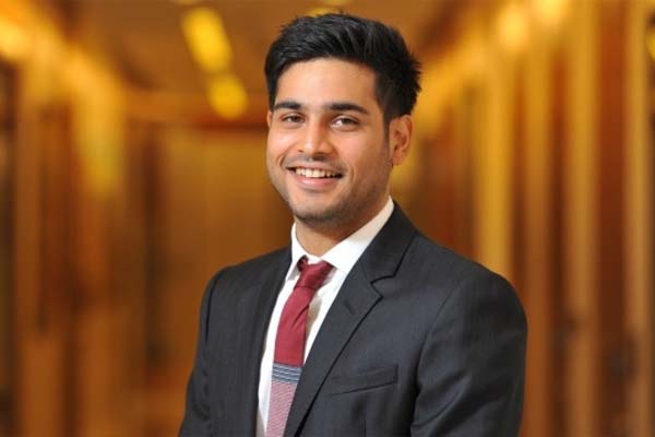 1555748983 akash ambani