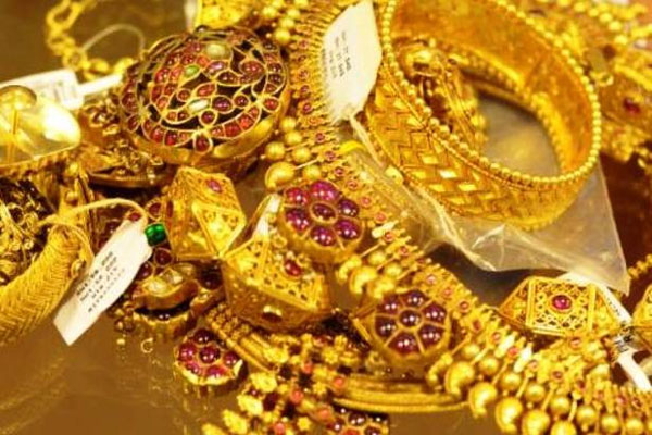 1555749021 gold1