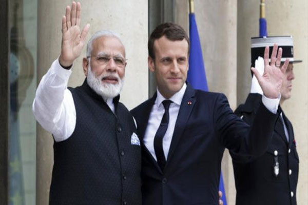 1555752069 macron