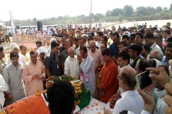 1555755465 anil madav