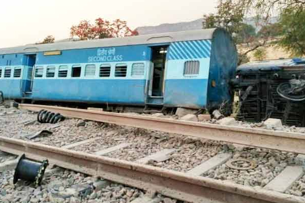 1555755499 train derail