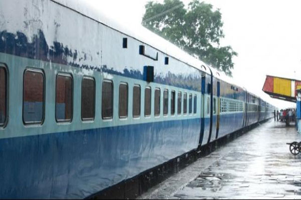 1555756352 train 1