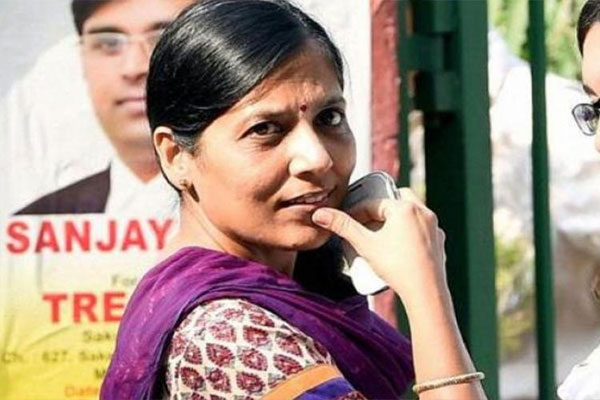 1555756438 sunita kejriwal