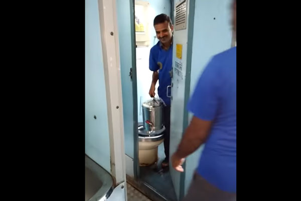 1555757213 railway toilet