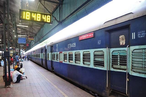 1555759793 train