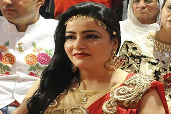 1555760052 honeypreet1