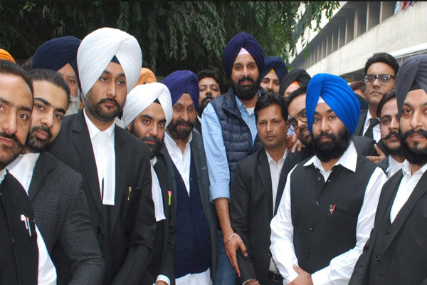 1555763330 bikram singh majithia in court