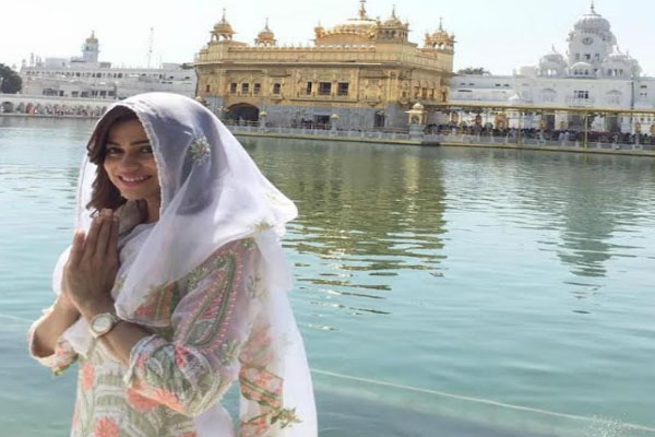 1555763433 shamita shetty