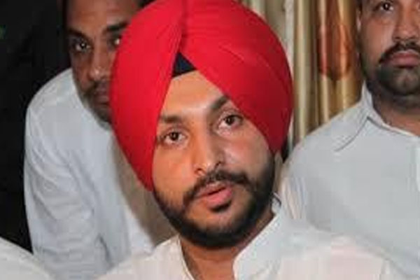 1555763491 ravneet singh bittu