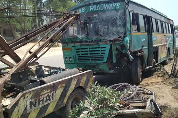 1555764203 amritsar road accident