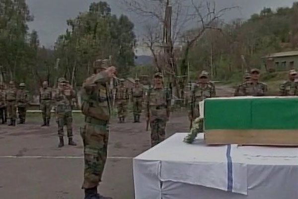 1555764714 army gives tribute to jawan