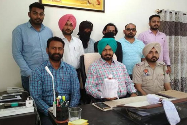 1555764756 punjab police heroine catch