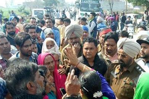 1555764952 phillaur protest