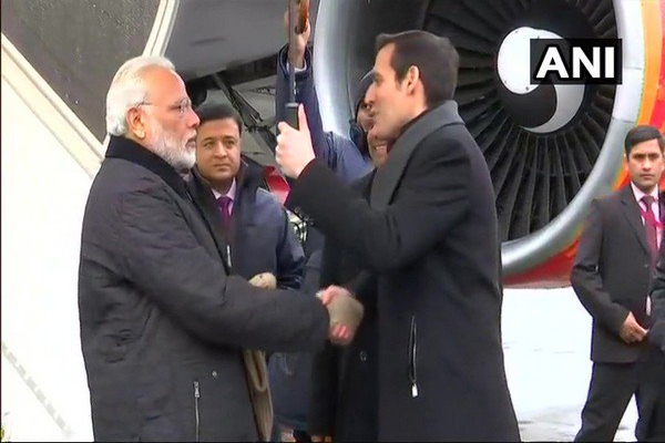 1555769348 modi6001