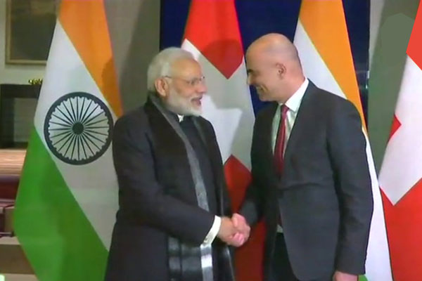 1555769355 modi in davos 1
