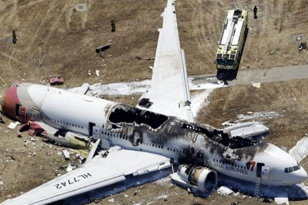 1555917379 plane crasj