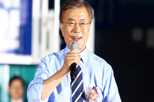 1555919289 moon jay in
