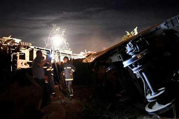 1555919407 greece train accident