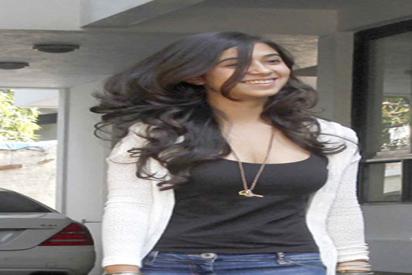 1555940038 alia kapoor
