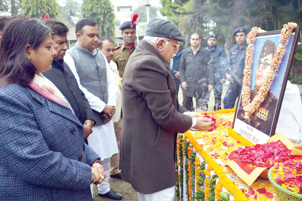 1556007960 cm khattar