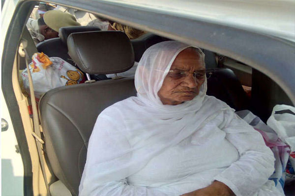 1556012082 ram rahim mother