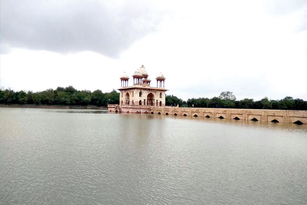 1556012185 jal mahal