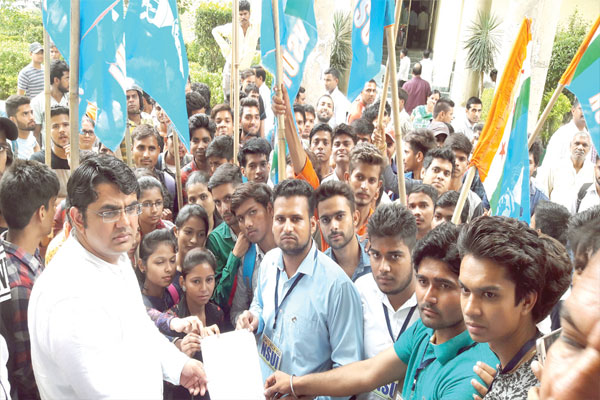 1556012682 nsui