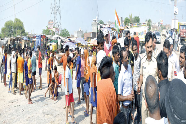 1556012893 shiv devotee